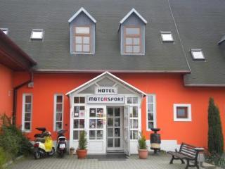 Hotel Motorsport Ostrovačice Exterior foto